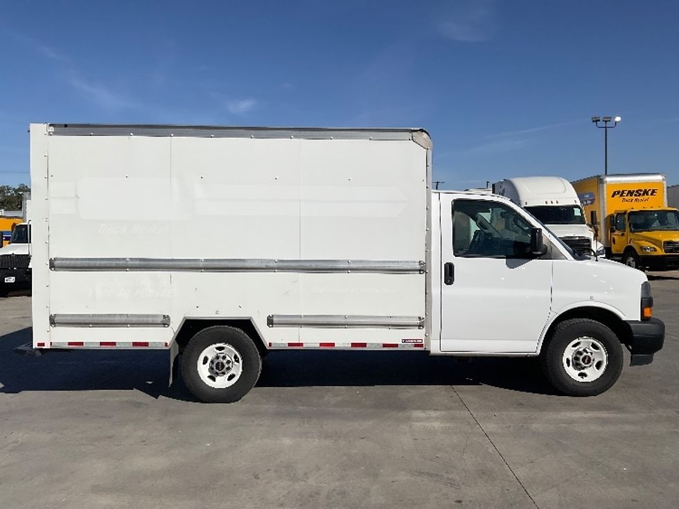 Light Duty Box Truck-Light and Medium Duty Trucks-GMC-2021-Savana G33503-Austin-TX-105,135\n\t\tmiles-$ 28,250 - Image 14
