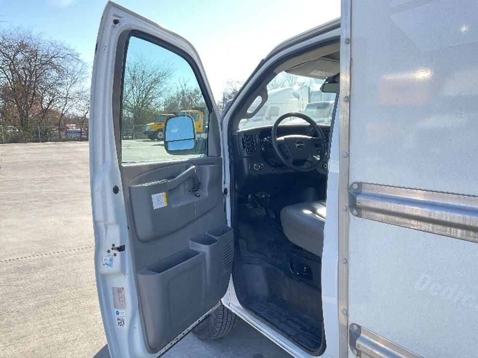 Light Duty Box Truck-Light and Medium Duty Trucks-GMC-2021-Savana G33503-Austin-TX-105,135\n\t\tmiles-$ 28,250 - Image 15