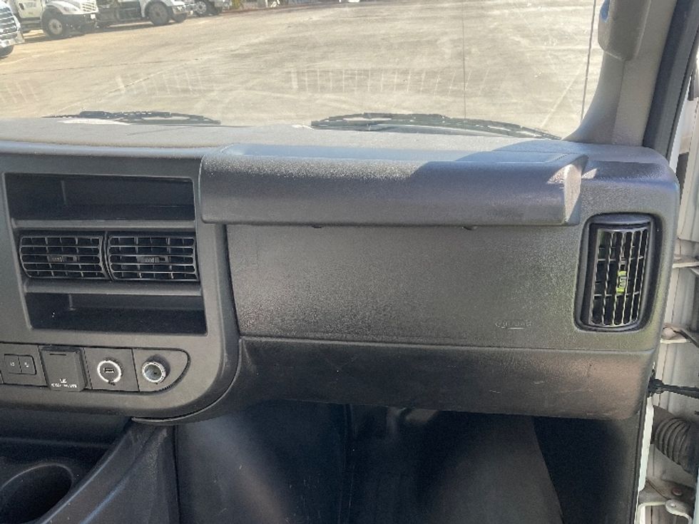 Light Duty Box Truck-Light and Medium Duty Trucks-GMC-2021-Savana G33503-Austin-TX-105,135\n\t\tmiles-$ 28,250 - Image 20