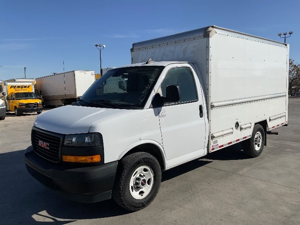 Light Duty Box Truck-Light and Medium Duty Trucks-GMC-2021-Savana G33503-Austin-TX-105,135\n\t\tmiles-$ 28,250 - Image 3