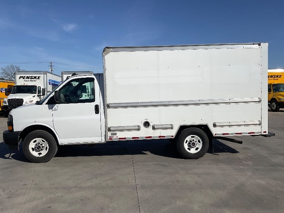 Light Duty Box Truck-Light and Medium Duty Trucks-GMC-2021-Savana G33503-Austin-TX-105,135\n\t\tmiles-$ 28,250 - Image 4