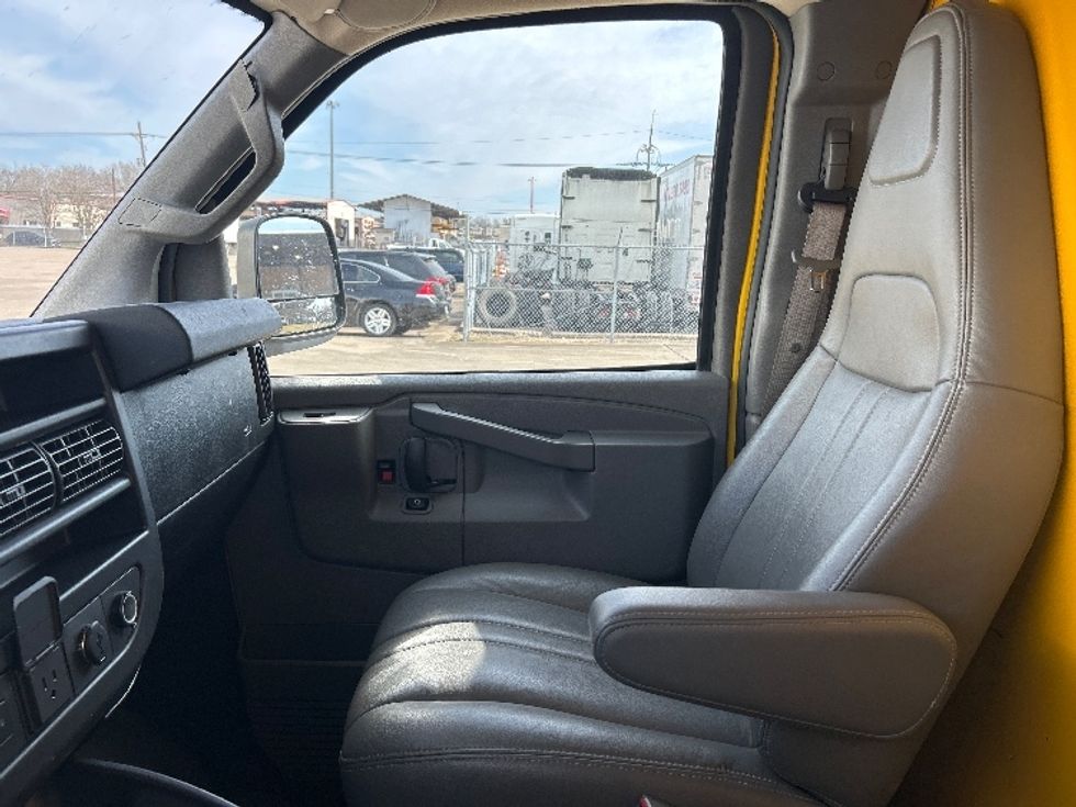 Light Duty Box Truck-Light and Medium Duty Trucks-GMC-2021-Savana G33503-Beaumont-TX-102,307\n\t\tmiles-$ 26,250 - Image 18