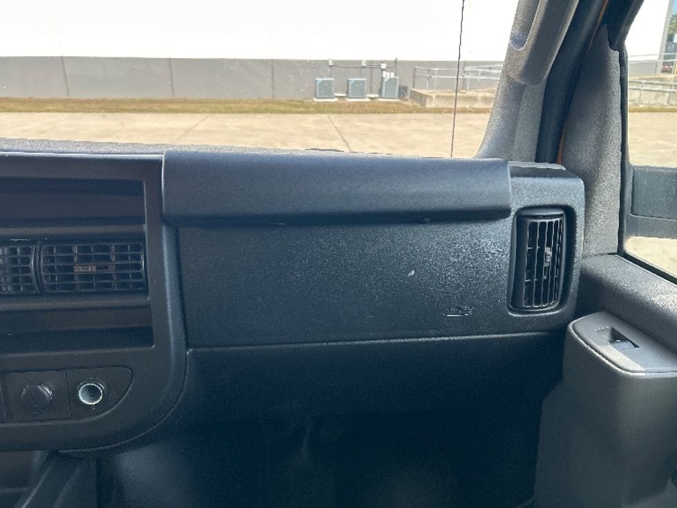 Light Duty Box Truck-Light and Medium Duty Trucks-GMC-2021-Savana G33503-Beaumont-TX-102,307\n\t\tmiles-$ 26,250 - Image 20