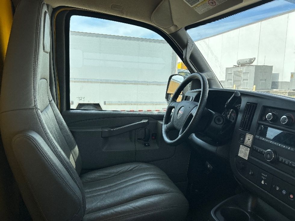Light Duty Box Truck-Light and Medium Duty Trucks-GMC-2021-Savana G33503-Beaumont-TX-102,307\n\t\tmiles-$ 26,250 - Image 21