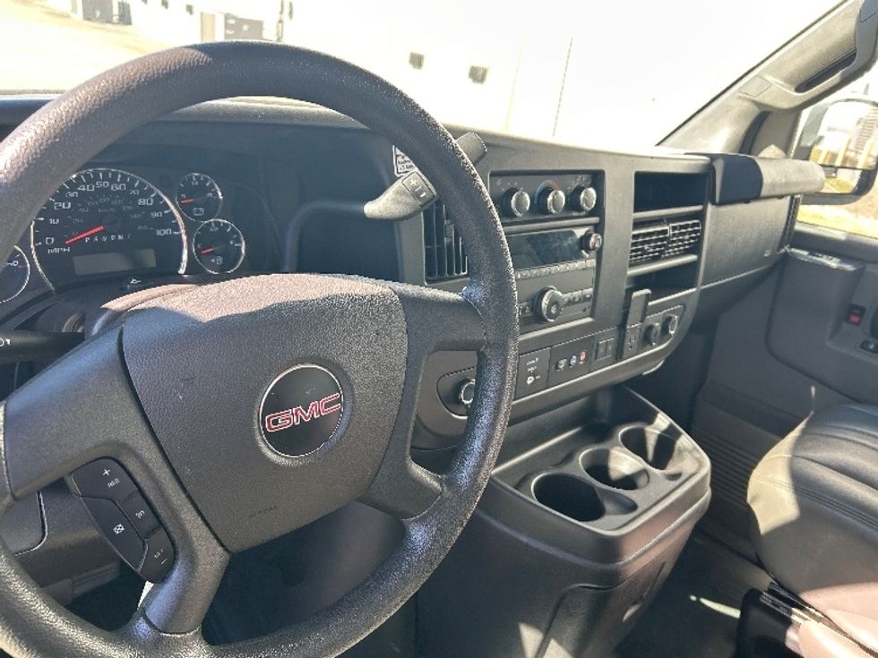 Light Duty Box Truck-Light and Medium Duty Trucks-GMC-2021-Savana G33503-Beaumont-TX-113,538\n\t\tmiles-$ 27,250 - Image 16