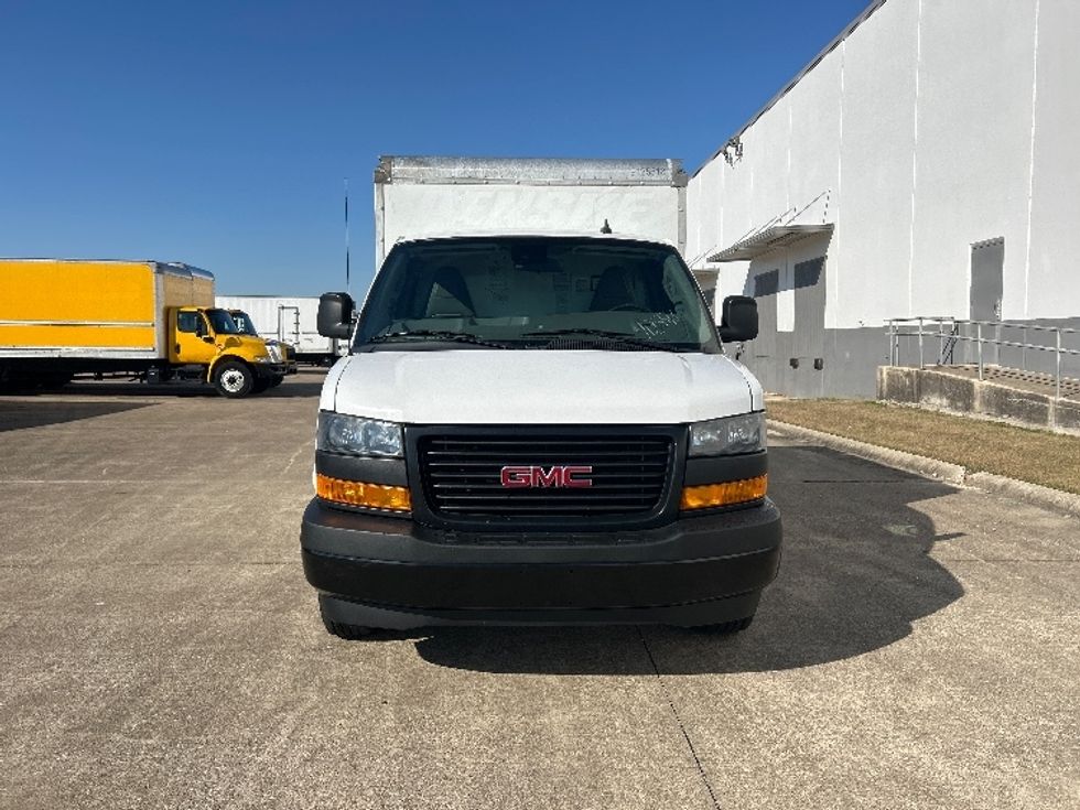 Light Duty Box Truck-Light and Medium Duty Trucks-GMC-2021-Savana G33503-Beaumont-TX-113,538\n\t\tmiles-$ 27,250 - Image 2