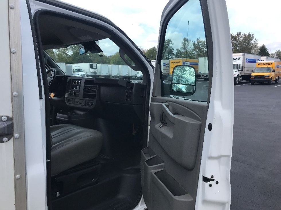 Light Duty Box Truck-Light and Medium Duty Trucks-GMC-2021-Savana G33503-Bensalem-PA-106,447\n\t\tmiles-$ 27,250 - Image 17