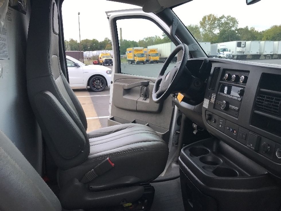Light Duty Box Truck-Light and Medium Duty Trucks-GMC-2021-Savana G33503-Bensalem-PA-106,447\n\t\tmiles-$ 27,250 - Image 19