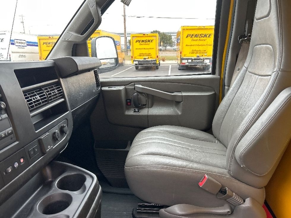 Light Duty Box Truck-Light and Medium Duty Trucks-GMC-2021-Savana G33503-Boise-ID-111,530\n\t\tmiles-$ 26,500 - Image 19