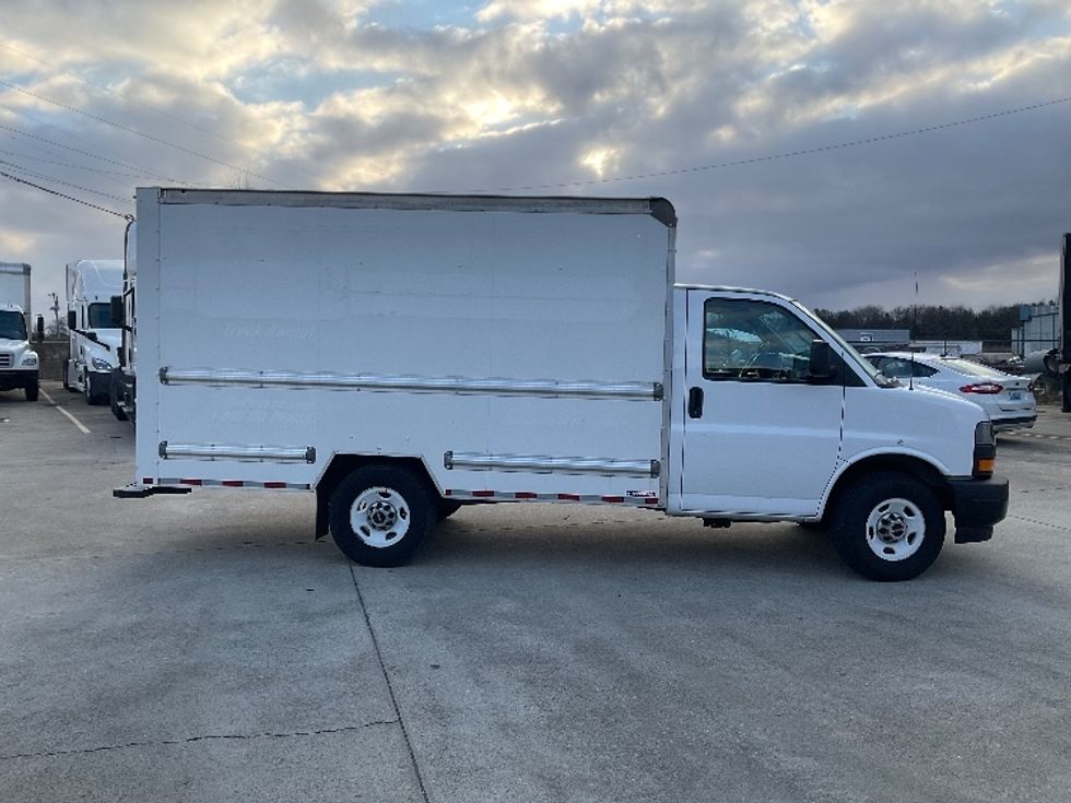 Light Duty Box Truck-Light and Medium Duty Trucks-GMC-2021-Savana G33503-Bowling Green-KY-107,525\n\t\tmiles-$ 28,500 - Image 15
