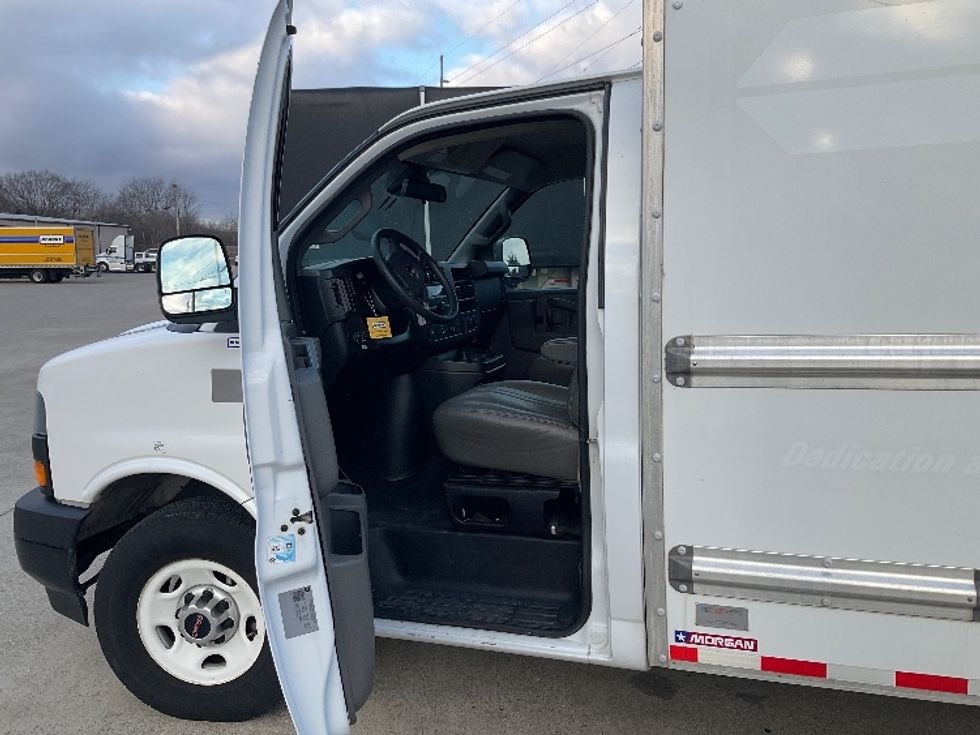 Light Duty Box Truck-Light and Medium Duty Trucks-GMC-2021-Savana G33503-Bowling Green-KY-107,525\n\t\tmiles-$ 28,500 - Image 16