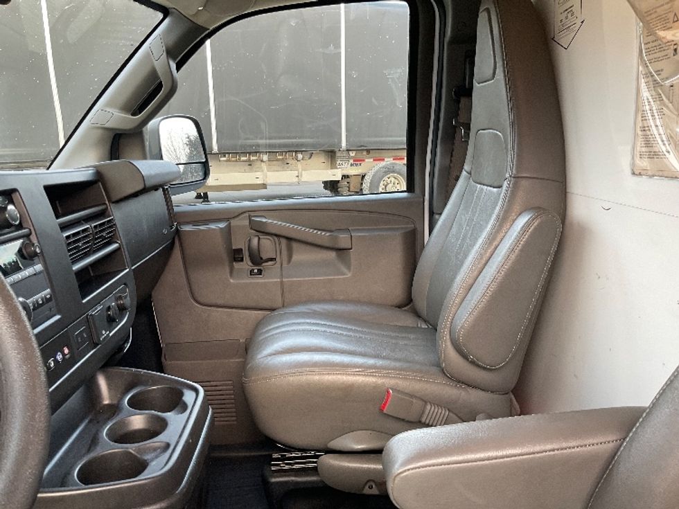 Light Duty Box Truck-Light and Medium Duty Trucks-GMC-2021-Savana G33503-Bowling Green-KY-107,525\n\t\tmiles-$ 28,500 - Image 19