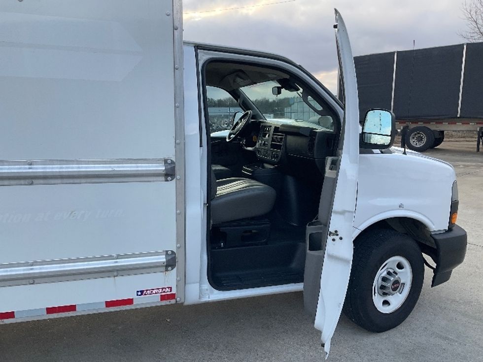 Light Duty Box Truck-Light and Medium Duty Trucks-GMC-2021-Savana G33503-Bowling Green-KY-107,525\n\t\tmiles-$ 28,500 - Image 20