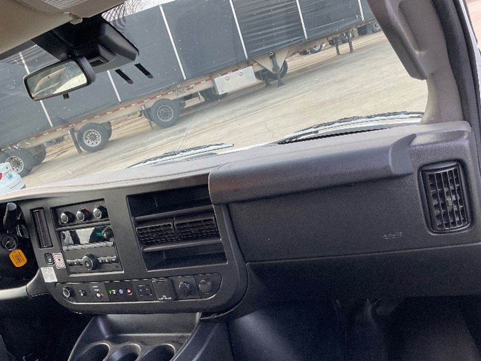 Light Duty Box Truck-Light and Medium Duty Trucks-GMC-2021-Savana G33503-Bowling Green-KY-107,525\n\t\tmiles-$ 28,500 - Image 21