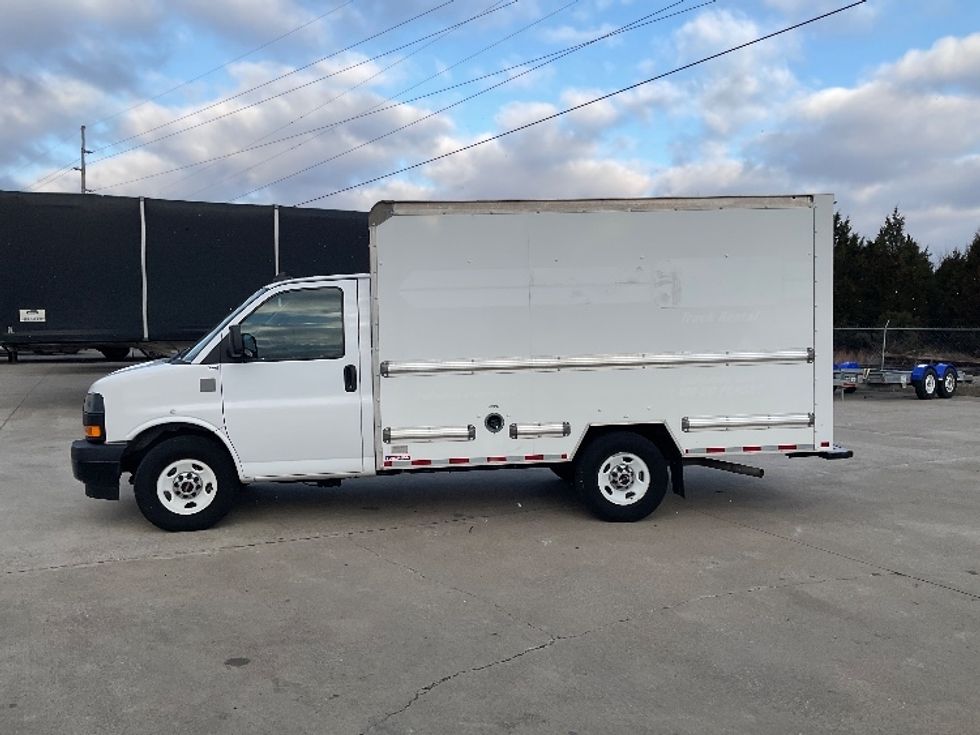 Light Duty Box Truck-Light and Medium Duty Trucks-GMC-2021-Savana G33503-Bowling Green-KY-107,525\n\t\tmiles-$ 28,500 - Image 4