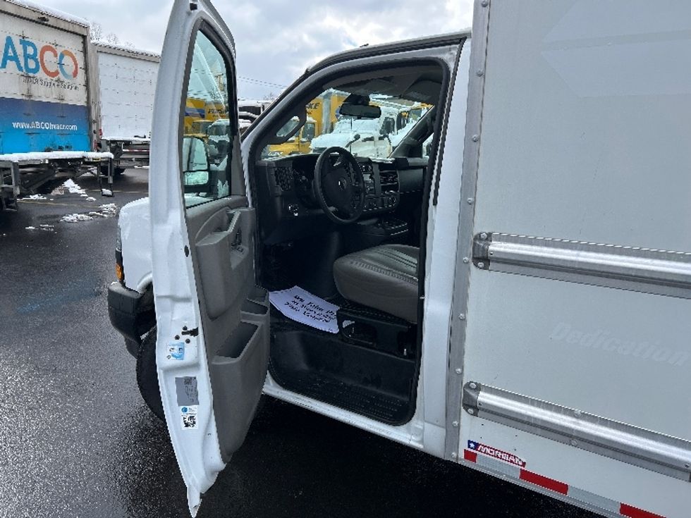 Light Duty Box Truck-Light and Medium Duty Trucks-GMC-2021-Savana G33503-Braintree-MA-103,563\n\t\tmiles-$ 26,750 - Image 15