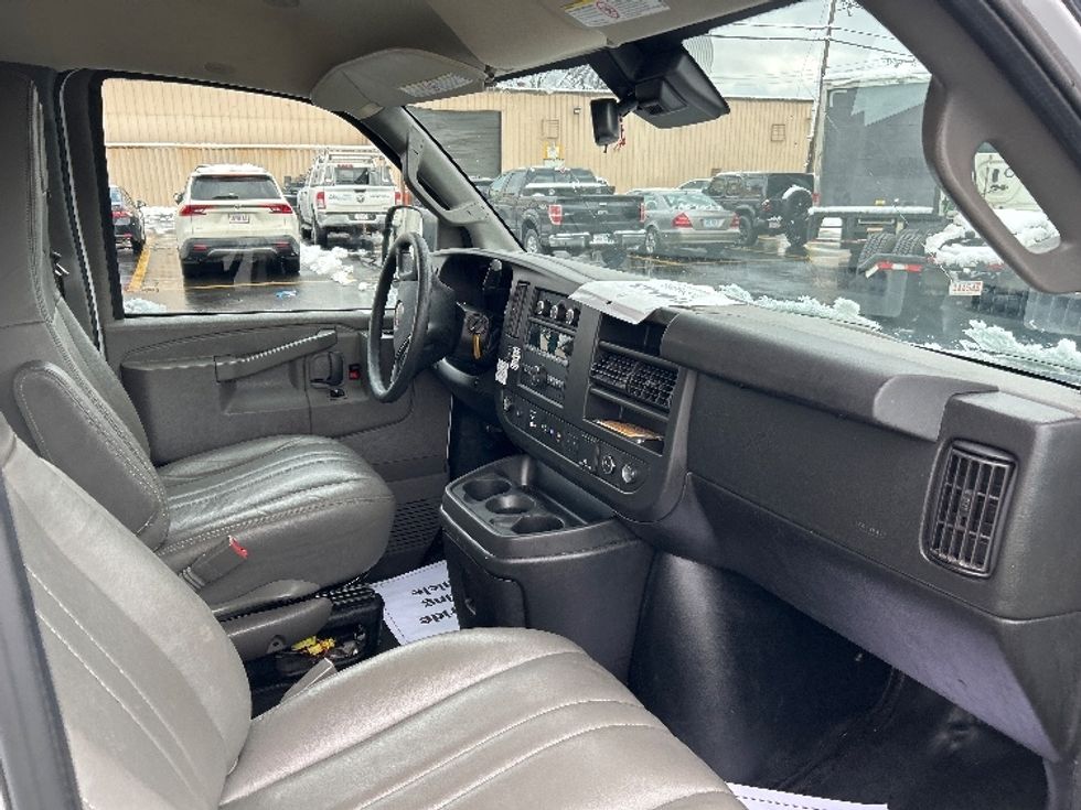 Light Duty Box Truck-Light and Medium Duty Trucks-GMC-2021-Savana G33503-Braintree-MA-103,563\n\t\tmiles-$ 26,750 - Image 23