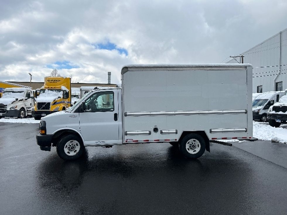 Light Duty Box Truck-Light and Medium Duty Trucks-GMC-2021-Savana G33503-Braintree-MA-103,563\n\t\tmiles-$ 26,750 - Image 4