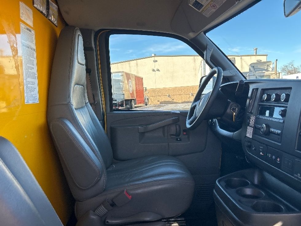 Light Duty Box Truck-Light and Medium Duty Trucks-GMC-2021-Savana G33503-Brooklyn Park-MN-119,884\n\t\tmiles-$ 24,500 - Image 22