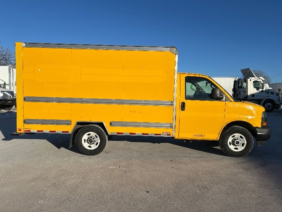 Light Duty Box Truck-Light and Medium Duty Trucks-GMC-2021-Savana G33503-Brooklyn Park-MN-126,041\n\t\tmiles-$ 23,750 - Image 15