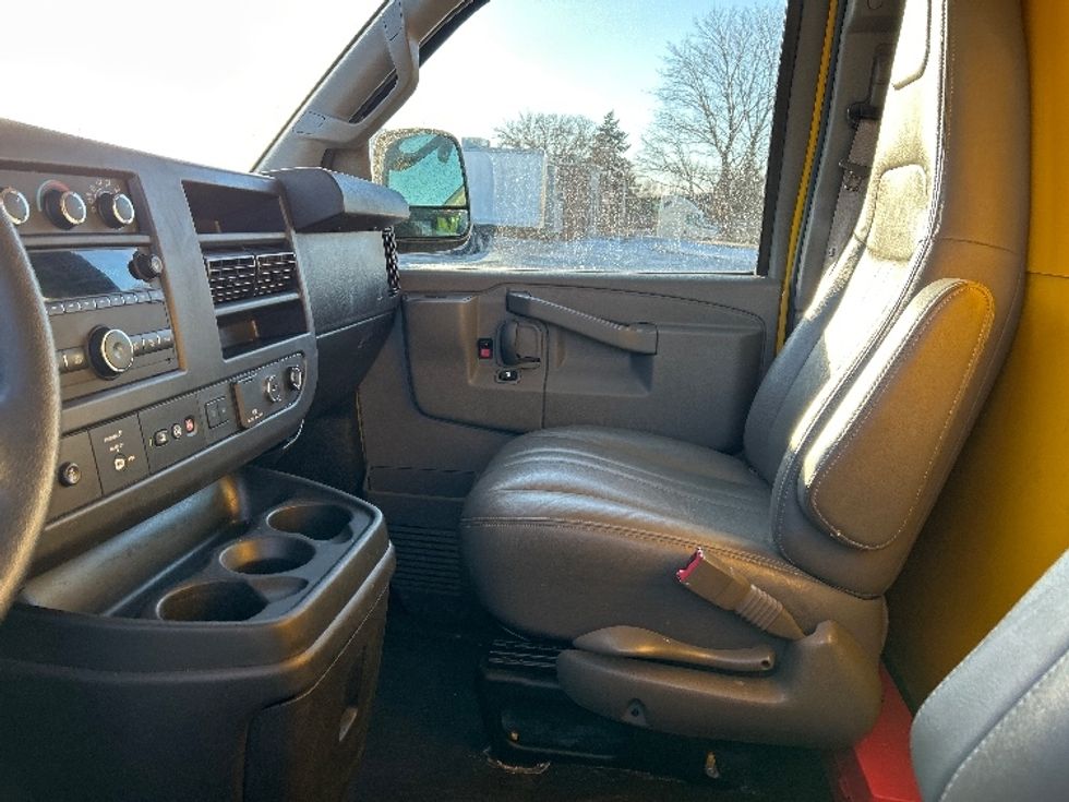 Light Duty Box Truck-Light and Medium Duty Trucks-GMC-2021-Savana G33503-Brooklyn Park-MN-126,041\n\t\tmiles-$ 23,750 - Image 19