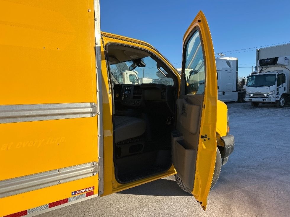 Light Duty Box Truck-Light and Medium Duty Trucks-GMC-2021-Savana G33503-Brooklyn Park-MN-126,041\n\t\tmiles-$ 23,750 - Image 20