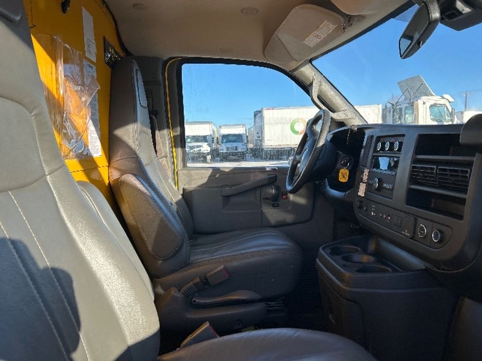 Light Duty Box Truck-Light and Medium Duty Trucks-GMC-2021-Savana G33503-Brooklyn Park-MN-126,041\n\t\tmiles-$ 23,750 - Image 22