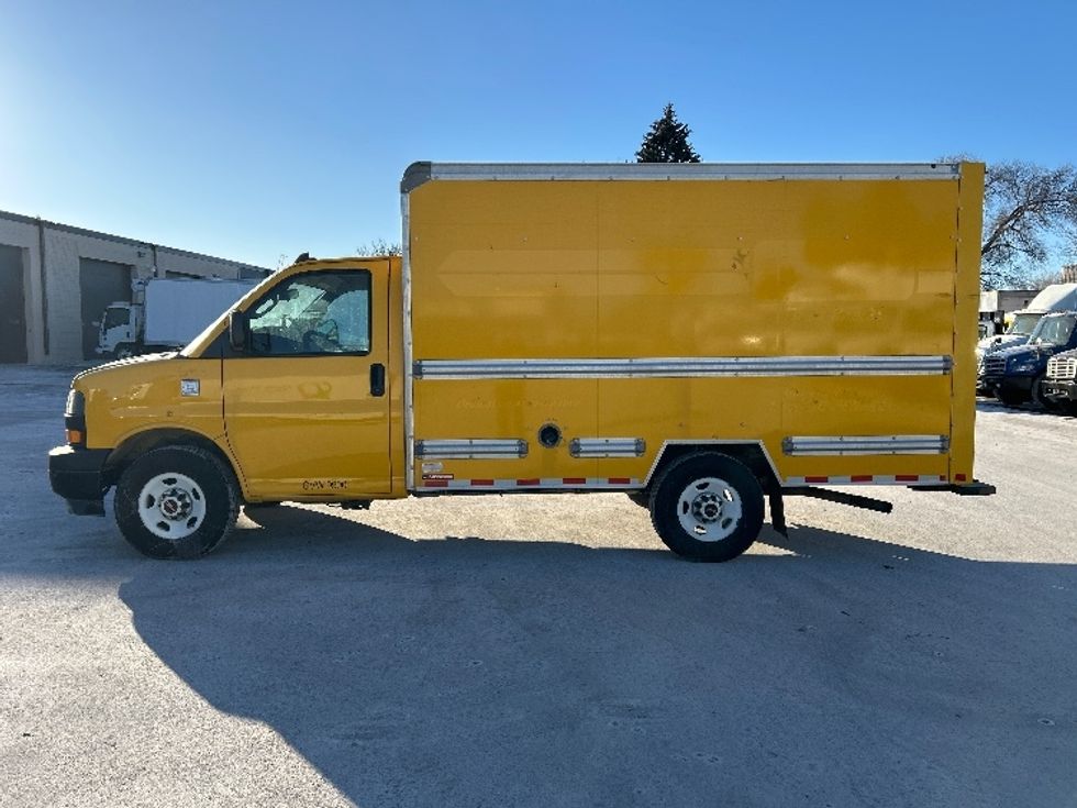 Light Duty Box Truck-Light and Medium Duty Trucks-GMC-2021-Savana G33503-Brooklyn Park-MN-126,041\n\t\tmiles-$ 23,750 - Image 4