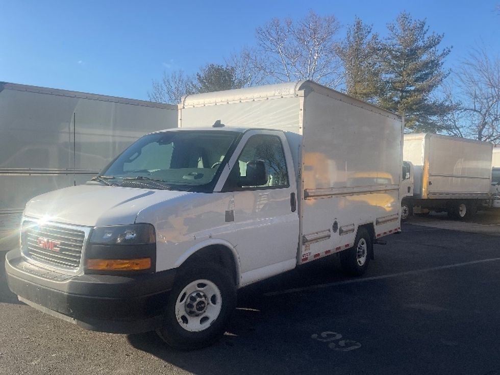 Light Duty Box Truck-Light and Medium Duty Trucks-GMC-2021-Savana G33503-Capitol Heights-MD-111,564\n\t\tmiles-$ 26,750 - Image 3