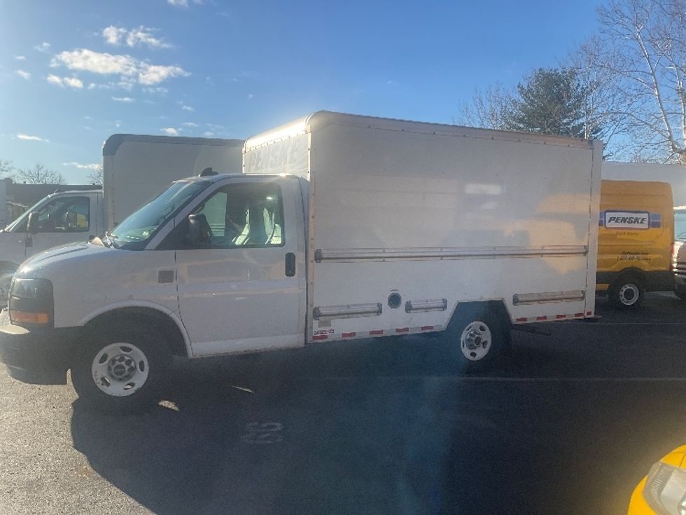 Light Duty Box Truck-Light and Medium Duty Trucks-GMC-2021-Savana G33503-Capitol Heights-MD-111,564\n\t\tmiles-$ 26,750 - Image 4