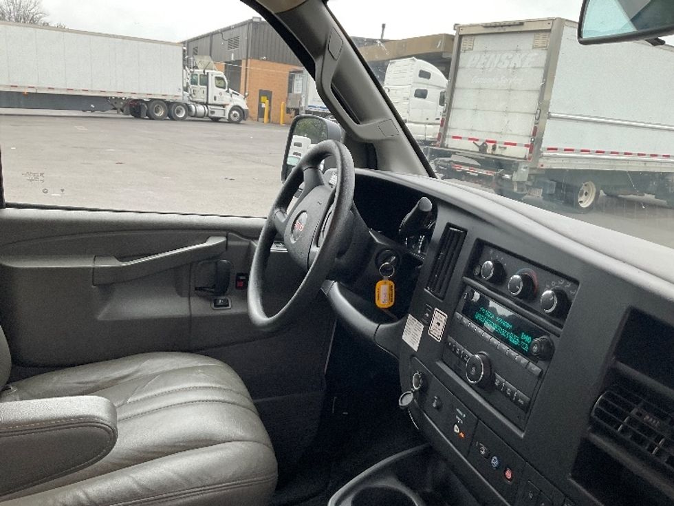 Light Duty Box Truck-Light and Medium Duty Trucks-GMC-2021-Savana G33503-Capitol Heights-MD-111,564\n\t\tmiles-$ 26,750 - Image 17