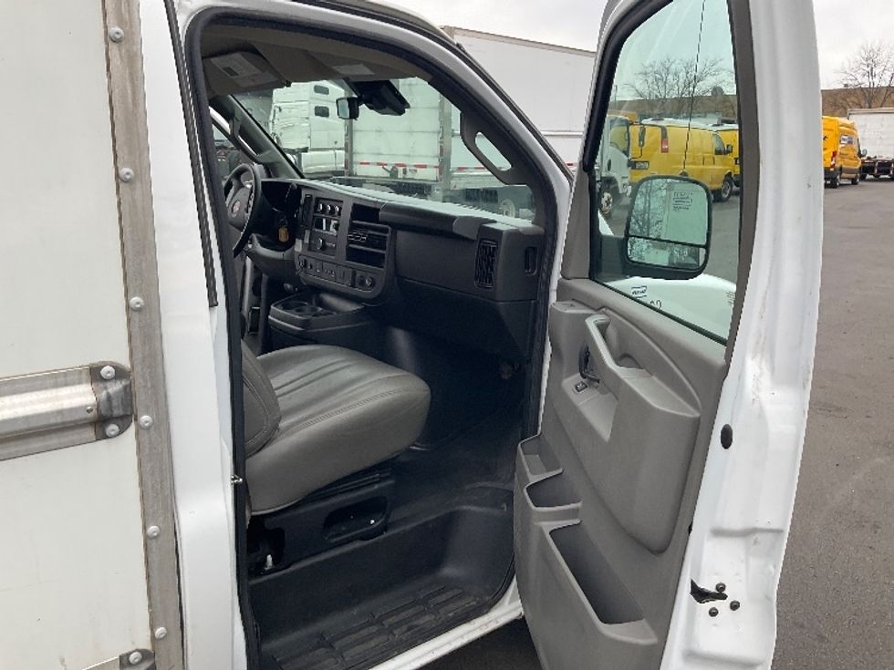 Light Duty Box Truck-Light and Medium Duty Trucks-GMC-2021-Savana G33503-Capitol Heights-MD-111,564\n\t\tmiles-$ 26,750 - Image 20