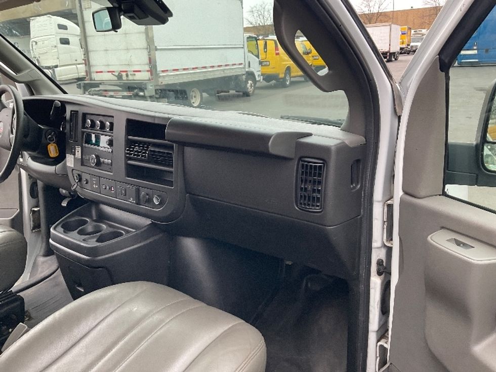 Light Duty Box Truck-Light and Medium Duty Trucks-GMC-2021-Savana G33503-Capitol Heights-MD-111,564\n\t\tmiles-$ 26,750 - Image 21