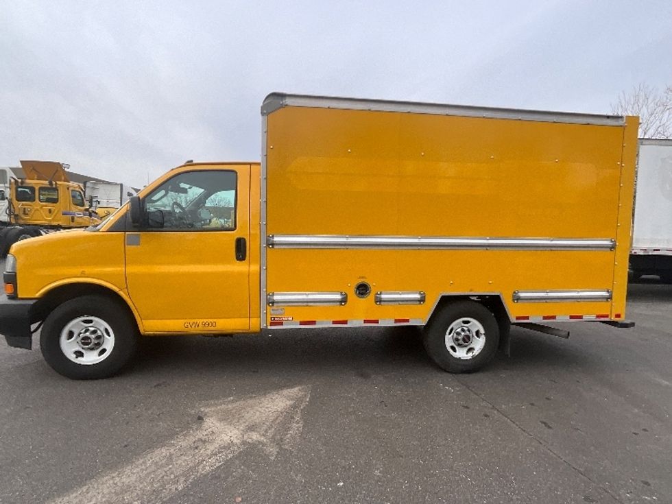 Light Duty Box Truck-Light and Medium Duty Trucks-GMC-2021-Savana G33503-Capitol Heights-MD-118,626\n\t\tmiles-$ 23,500 - Image 4