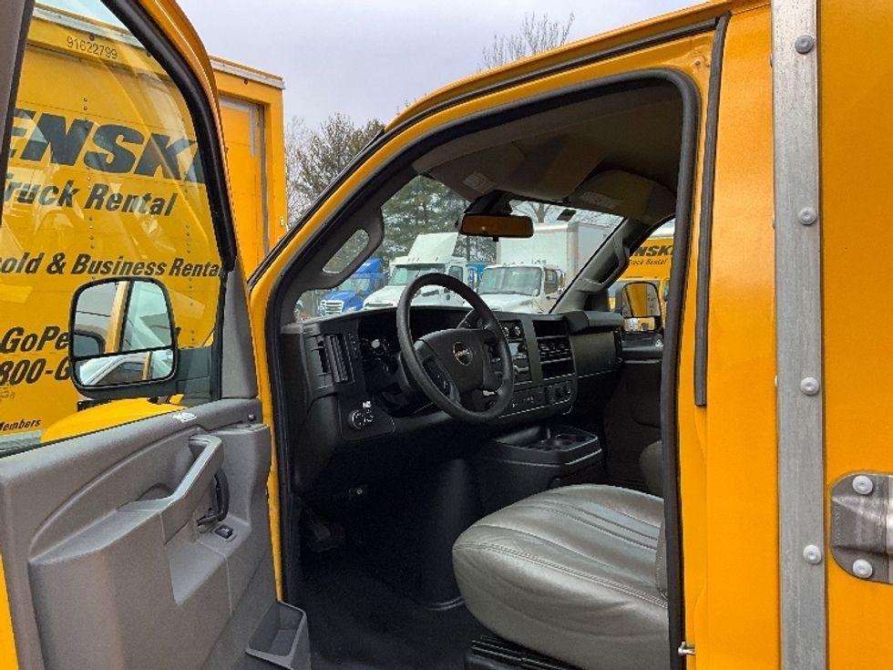 Light Duty Box Truck-Light and Medium Duty Trucks-GMC-2021-Savana G33503-Capitol Heights-MD-118,626\n\t\tmiles-$ 23,500 - Image 16