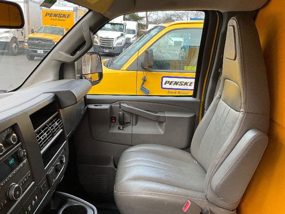 Light Duty Box Truck-Light and Medium Duty Trucks-GMC-2021-Savana G33503-Capitol Heights-MD-118,626\n\t\tmiles-$ 23,500 - Image 19