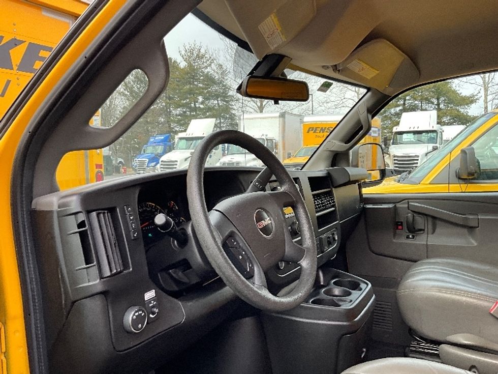 Light Duty Box Truck-Light and Medium Duty Trucks-GMC-2021-Savana G33503-Capitol Heights-MD-118,626\n\t\tmiles-$ 23,500 - Image 17