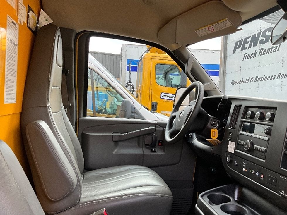 Light Duty Box Truck-Light and Medium Duty Trucks-GMC-2021-Savana G33503-Capitol Heights-MD-118,626\n\t\tmiles-$ 23,500 - Image 22