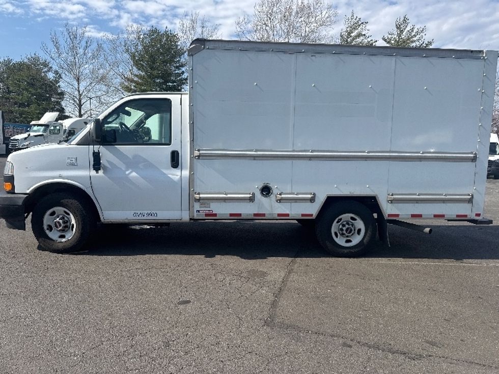 Light Duty Box Truck-Light and Medium Duty Trucks-GMC-2021-Savana G33503-Capitol Heights-MD-134,370\n\t\tmiles-$ 25,000 - Image 4