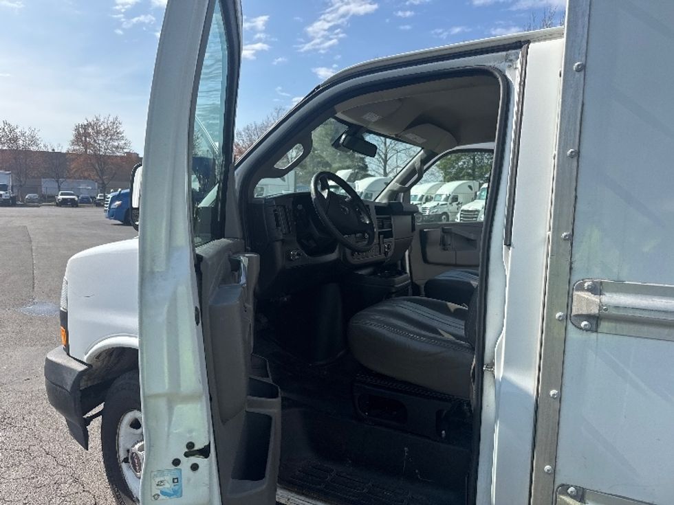 Light Duty Box Truck-Light and Medium Duty Trucks-GMC-2021-Savana G33503-Capitol Heights-MD-134,370\n\t\tmiles-$ 25,000 - Image 16
