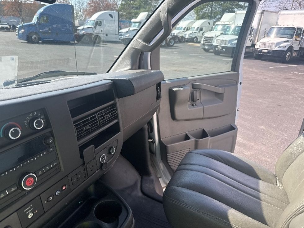 Light Duty Box Truck-Light and Medium Duty Trucks-GMC-2021-Savana G33503-Capitol Heights-MD-134,370\n\t\tmiles-$ 25,000 - Image 19