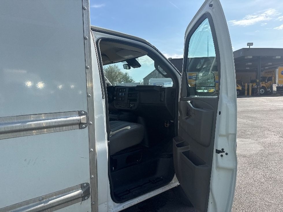 Light Duty Box Truck-Light and Medium Duty Trucks-GMC-2021-Savana G33503-Capitol Heights-MD-134,370\n\t\tmiles-$ 25,000 - Image 20