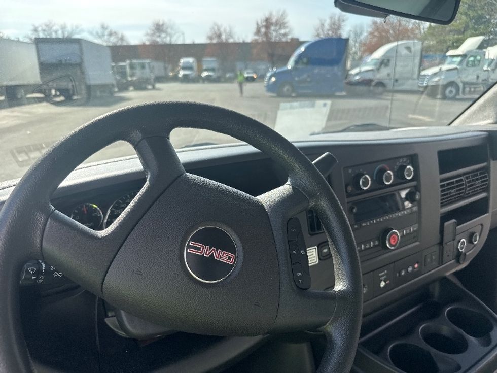Light Duty Box Truck-Light and Medium Duty Trucks-GMC-2021-Savana G33503-Capitol Heights-MD-134,370\n\t\tmiles-$ 25,000 - Image 17