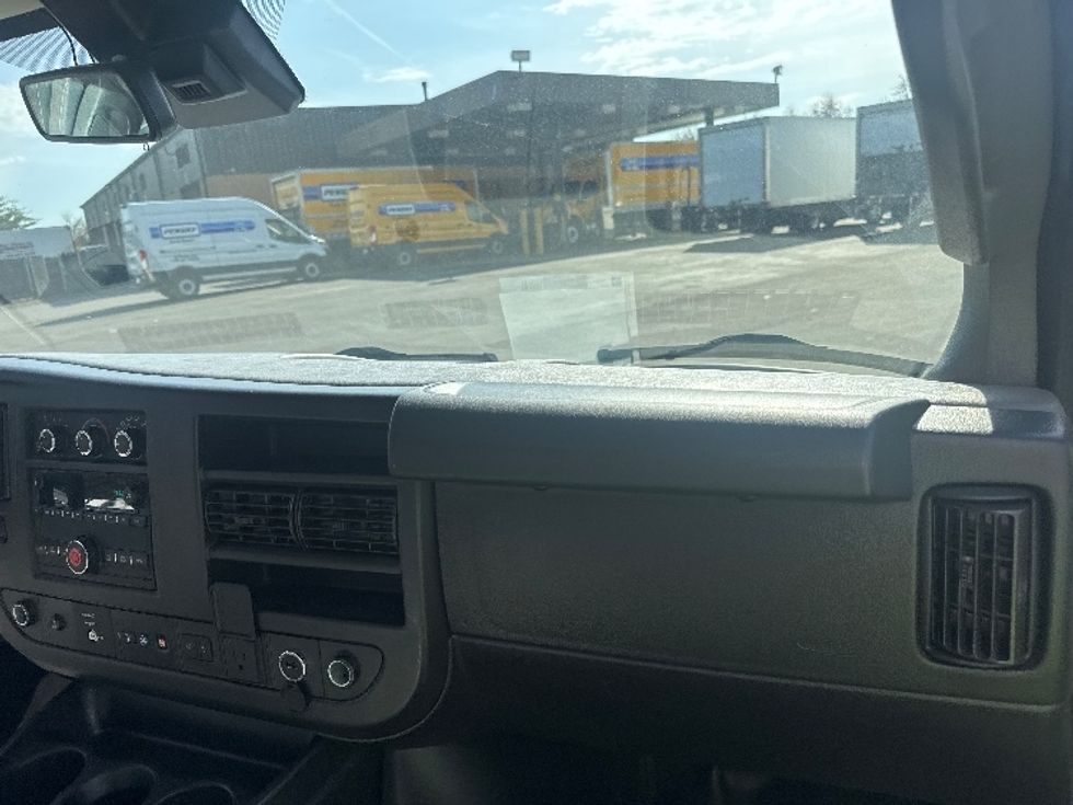 Light Duty Box Truck-Light and Medium Duty Trucks-GMC-2021-Savana G33503-Capitol Heights-MD-134,370\n\t\tmiles-$ 25,000 - Image 21