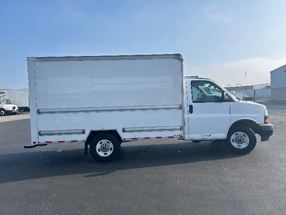 Light Duty Box Truck-Light and Medium Duty Trucks-GMC-2021-Savana G33503-Ceres-CA-118,131\n\t\tmiles-$ 28,000 - Image 15