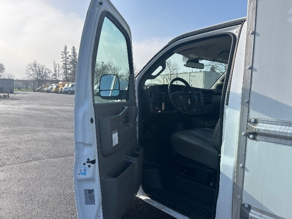 Light Duty Box Truck-Light and Medium Duty Trucks-GMC-2021-Savana G33503-Ceres-CA-118,131\n\t\tmiles-$ 28,000 - Image 16