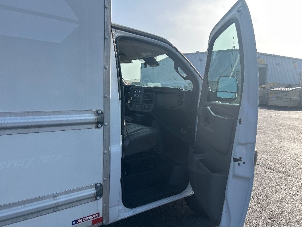 Light Duty Box Truck-Light and Medium Duty Trucks-GMC-2021-Savana G33503-Ceres-CA-118,131\n\t\tmiles-$ 28,000 - Image 20