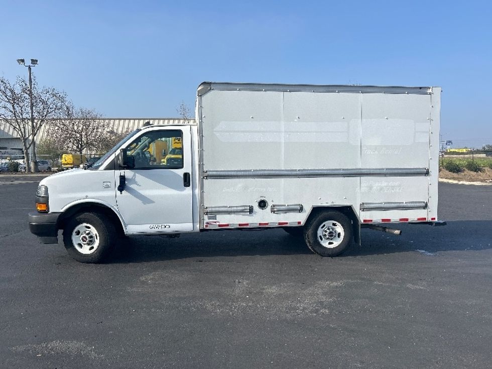 Light Duty Box Truck-Light and Medium Duty Trucks-GMC-2021-Savana G33503-Ceres-CA-118,131\n\t\tmiles-$ 28,000 - Image 4