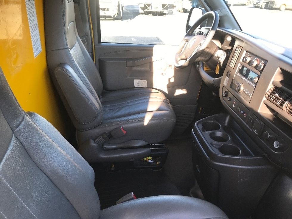 Light Duty Box Truck-Light and Medium Duty Trucks-GMC-2021-Savana G33503-Charlotte-NC-101,472\n\t\tmiles-$ 28,000 - Image 21