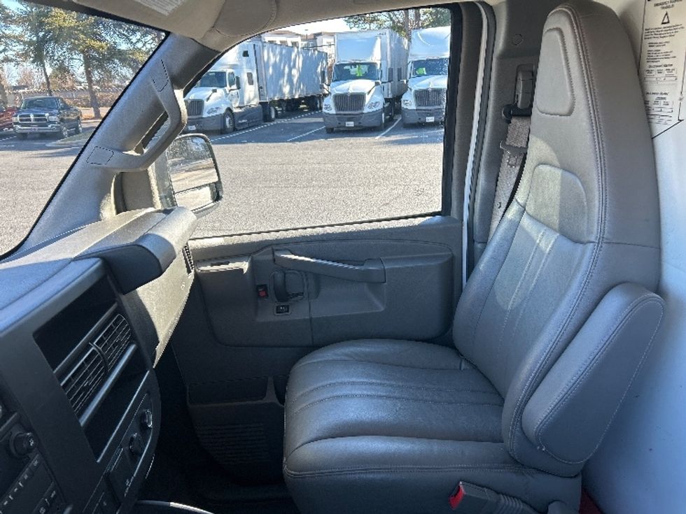 Light Duty Box Truck-Light and Medium Duty Trucks-GMC-2021-Savana G33503-Charlotte-NC-102,706\n\t\tmiles-$ 30,500 - Image 16